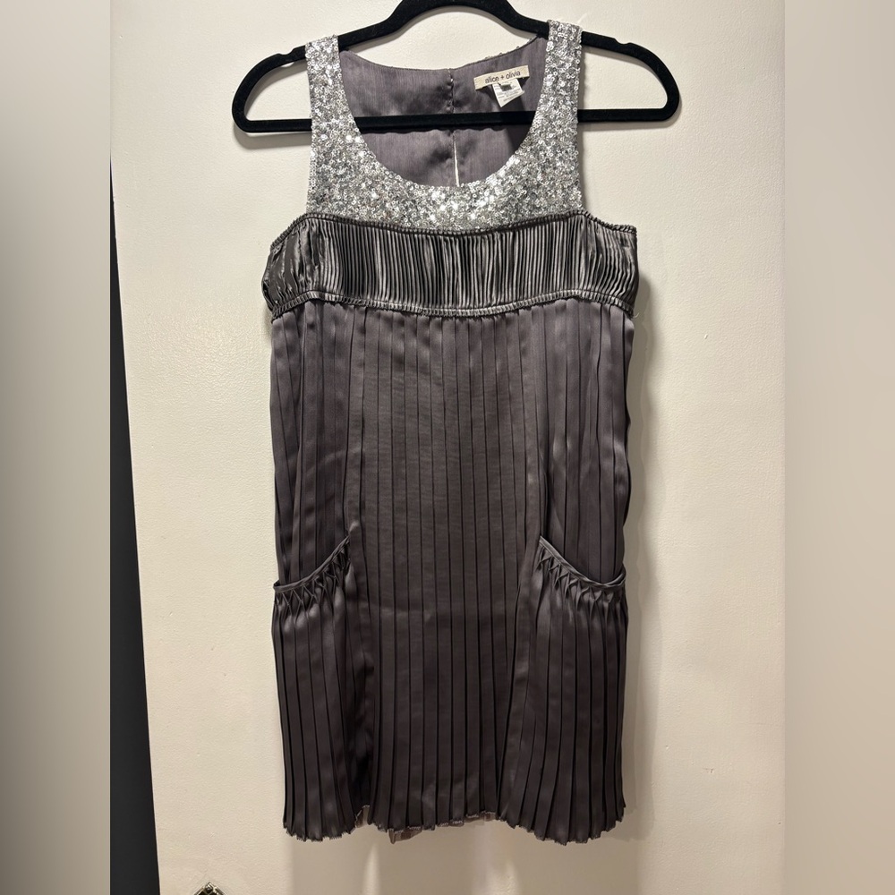 Y2K ALICE + OLIVIA Pleated Dress Gray Sequins Shift Sleeveless Chic Dress XS